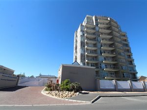 2 Bed Apartment in Bloubergstrand