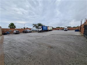 2760 m² Land available in Chloorkop