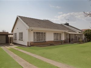 4 Bed House in Cinderella