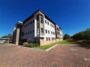 562 m² Commercial space in Silver Lakes
