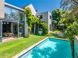 5 Bed House in Bryanston
