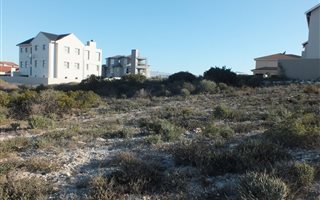 400 m² Land available in Calypso Beach