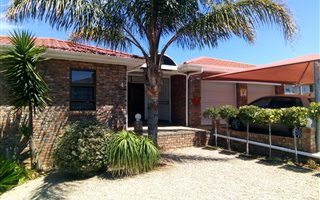 6 Bedroom House in Menkenkop