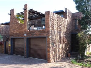 3 Bed Duplex in Maroelana