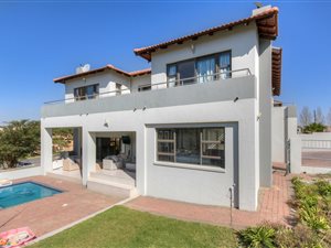 4 Bed House in Kyalami