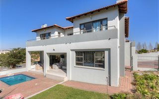 4 Bedroom House in Kyalami