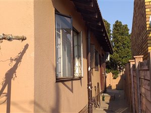 3 Bed House in Motsu