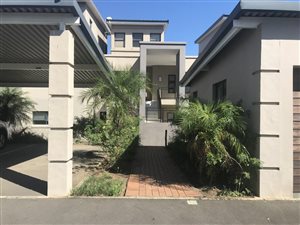 2 Bed Apartment in Palm Lakes Estate