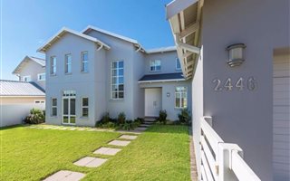 4 Bedroom House in Waterfall Estate
