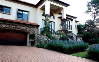 5 Bedroom House in Country Lane Estate