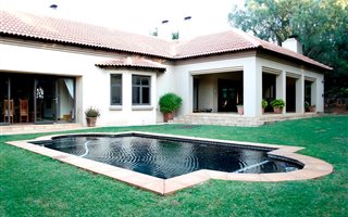 5 Bedroom House in Country Lane Estate