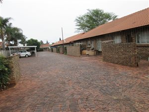 2 Bed Apartment in Doornpoort and surrounds