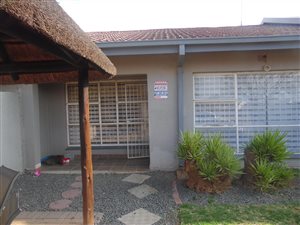 2 Bed Townhouse in Riebeeckstad