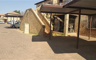 2 Bedroom Apartment in Helikon Park