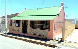 3 Bedroom House in Uitenhage Central