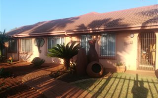 5 Bedroom House in Clarina