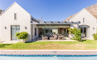 6 Bedroom House in Franschhoek