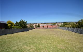 751 m² Land available in Dennegeur