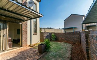 2 Bedroom Townhouse in Noordheuwel