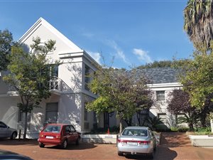 863 m² Commercial space in Houghton Estate
