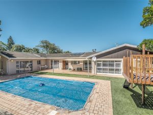 6 Bed House in Sunridge Park