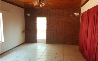 4 Bedroom House in Chroom Park