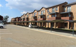 2 Bedroom Apartment in Alan Manor
