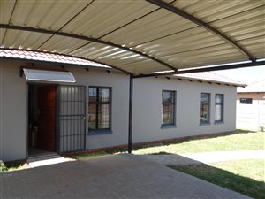 4 Bed House in Roodepoort West