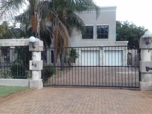 5 Bed House in Hazel Park
