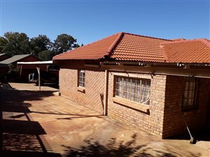 4 Bed House in Bronkhorstbaai