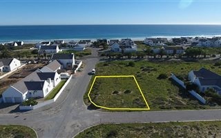 520 m² Land available in Golden Mile