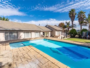 4 Bed House in Bergbron