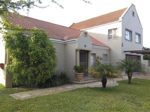 3 Bedroom House in Eikenbosch