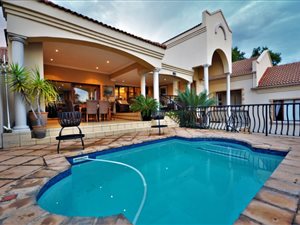5 Bed House in Country Lane Estate