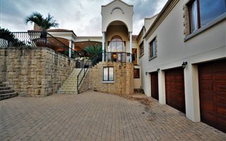 5 Bedroom House in Country Lane Estate