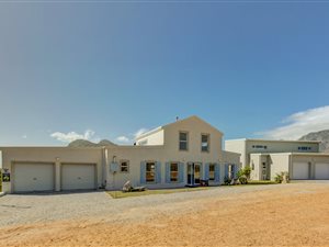 3 Bed House in Pringle Bay