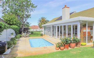 3 Bedroom House in Bergvliet