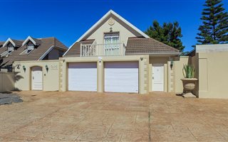 8 Bedroom House in Sunridge