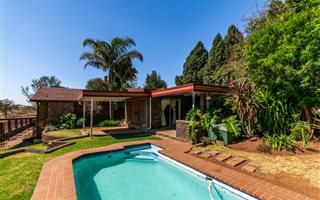 4 Bedroom House in Roodekrans