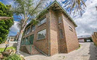 6 Bedroom House in Erasmia
