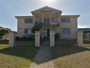 8 Bed House in Hartenbos Heuwels