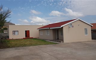 6 Bedroom House in Ezibeleni
