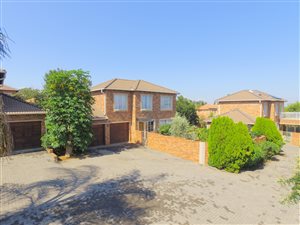 3 Bed Townhouse in Kyalami Hills