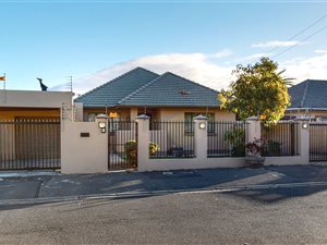 6 Bed House in Oakdale