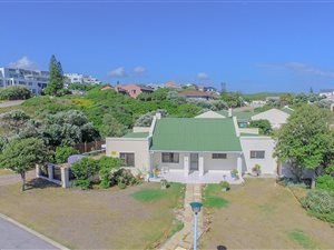 2 Bed House in Kini Bay