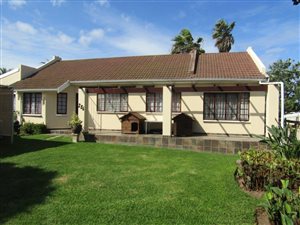 4 Bed House in Sunrise on Sea
