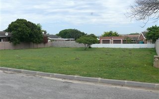842 m² Land available in Kleinemonde