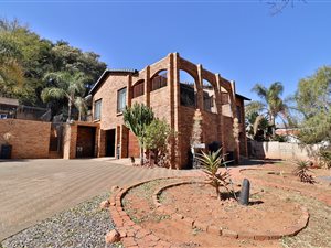 4 Bed House in Lynnwood Ridge