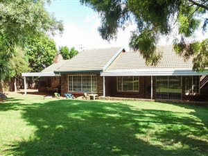 3 Bedroom House in Die Hoewes