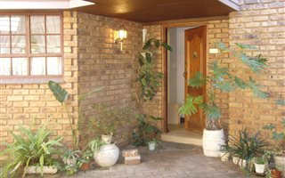 4 Bedroom Apartment in Muckleneuk